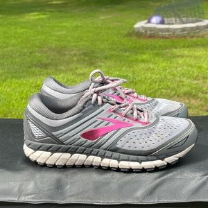Brooks Ariel 18 Size 8
